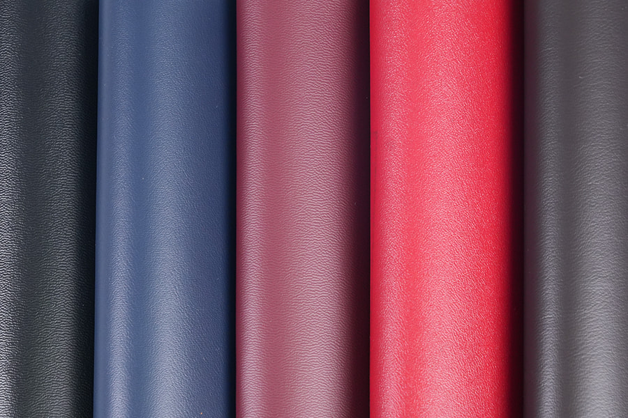 鞋面采用透气抗皱合成革